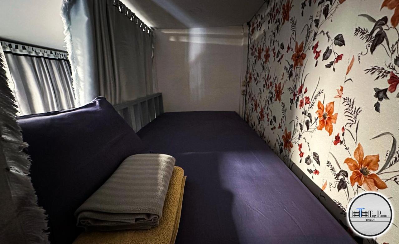 Tiny Room Hostel Toyapakeh Buitenkant foto